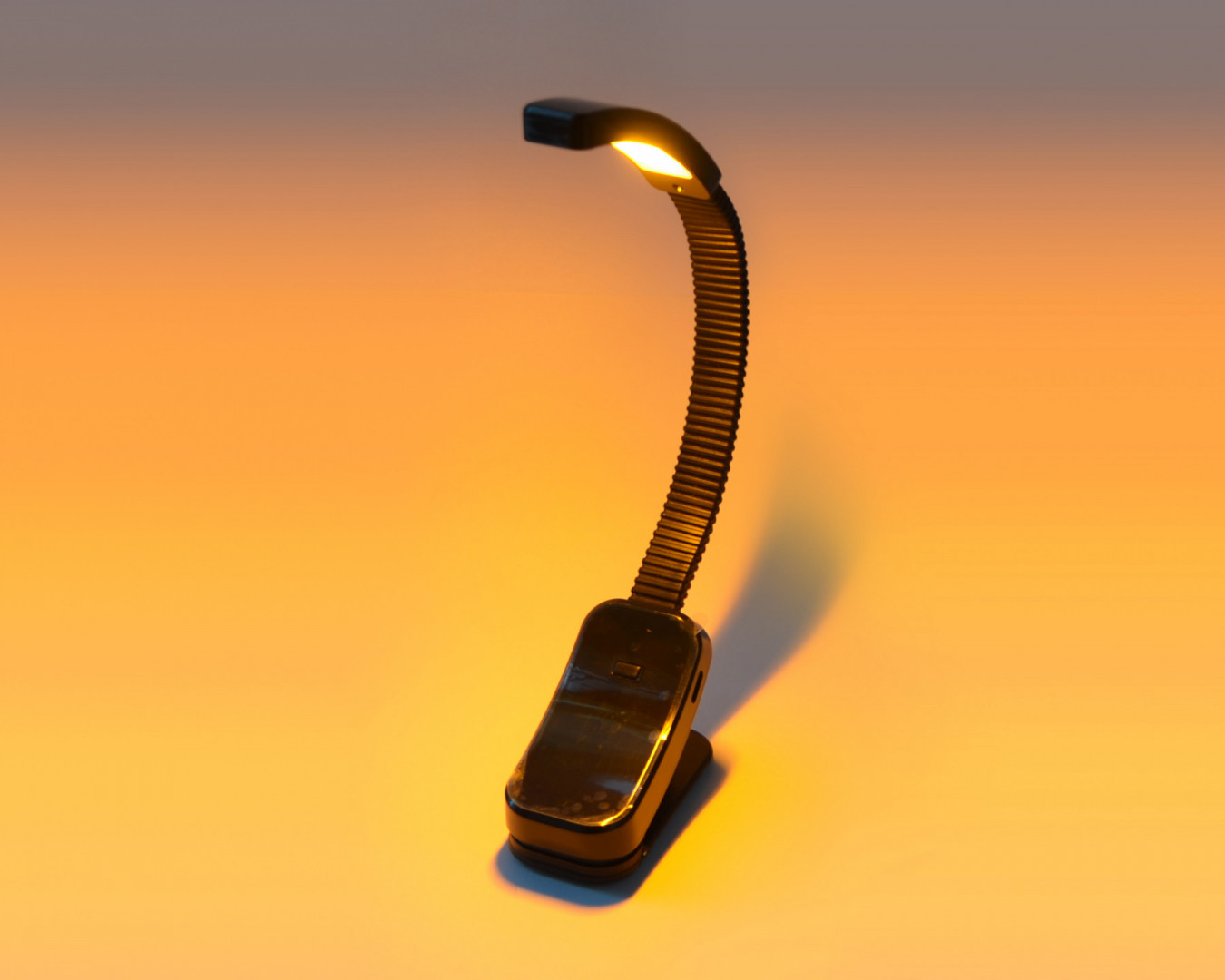 LED lámpa olvasásra kék komponens nélkül Bentech D128AB